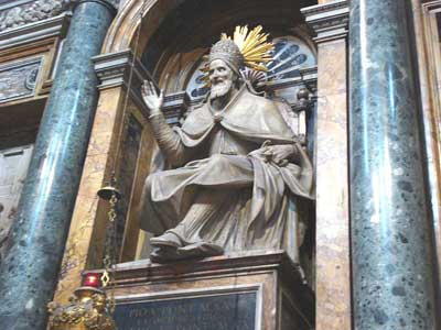 Гробница Пия V в римской церкви Santa Maria Maggiore