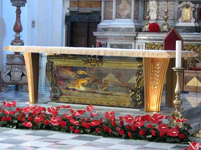 Мощи святого Валентина в базилике в Терни